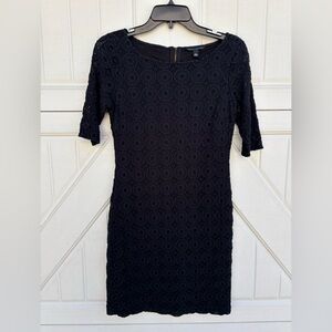 Banana Republic Black Lace Sheath Dress Short Sleeve Textured Eyelet Size 2